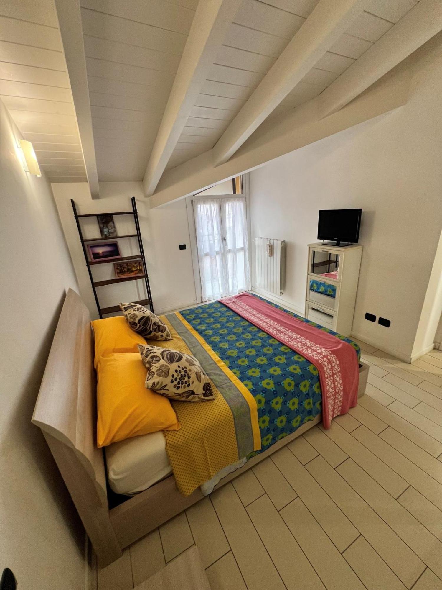 Ferienwohnung Mansarda Polpetta Corsico Exterior foto