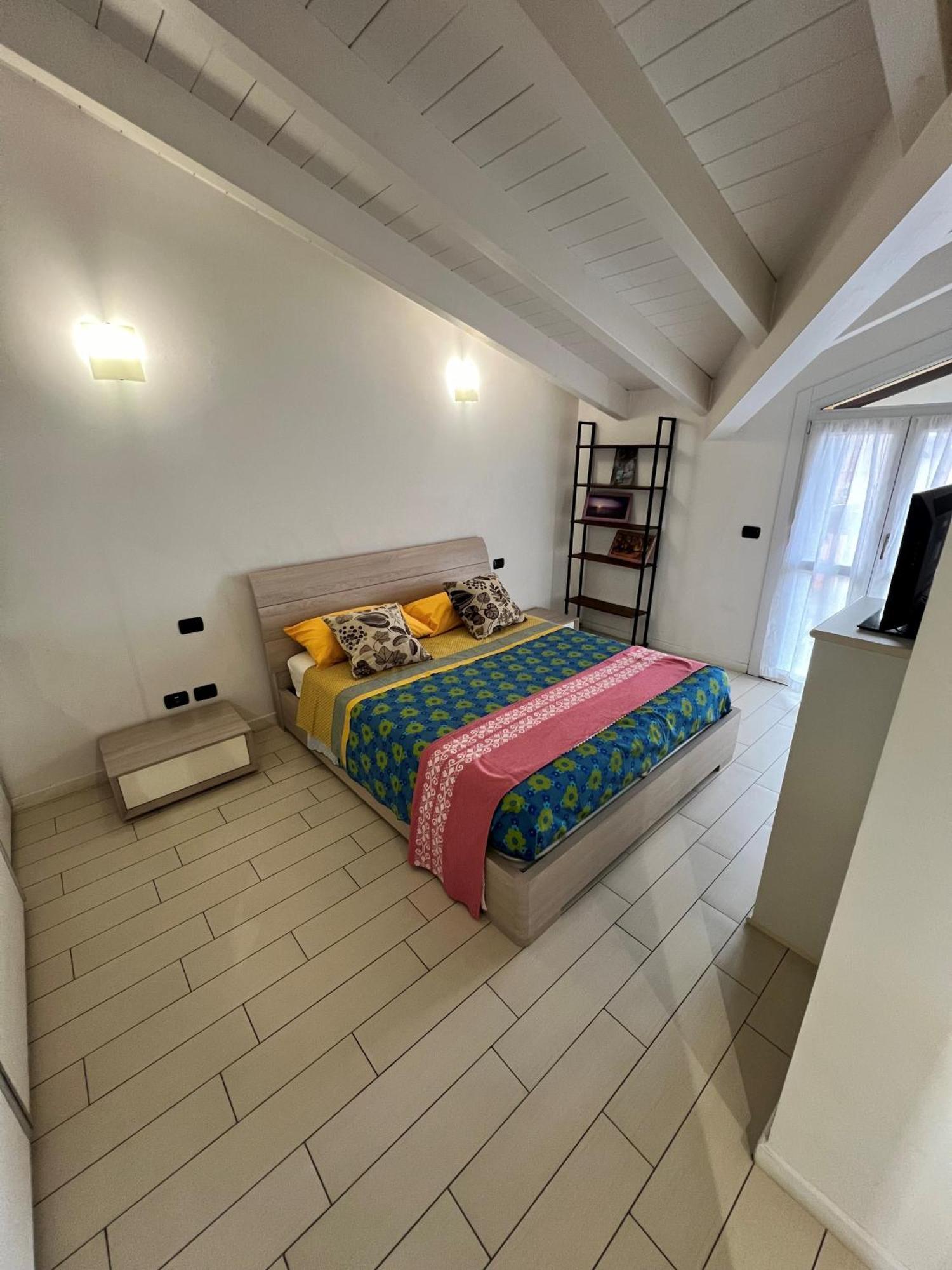 Ferienwohnung Mansarda Polpetta Corsico Exterior foto